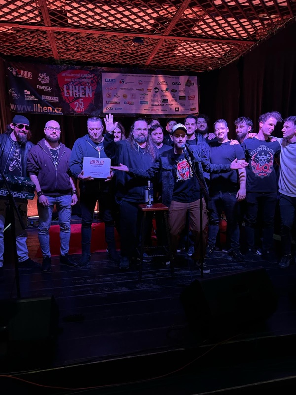 vyhlašování výsledků v semifinálovém kole v ostravském barráku